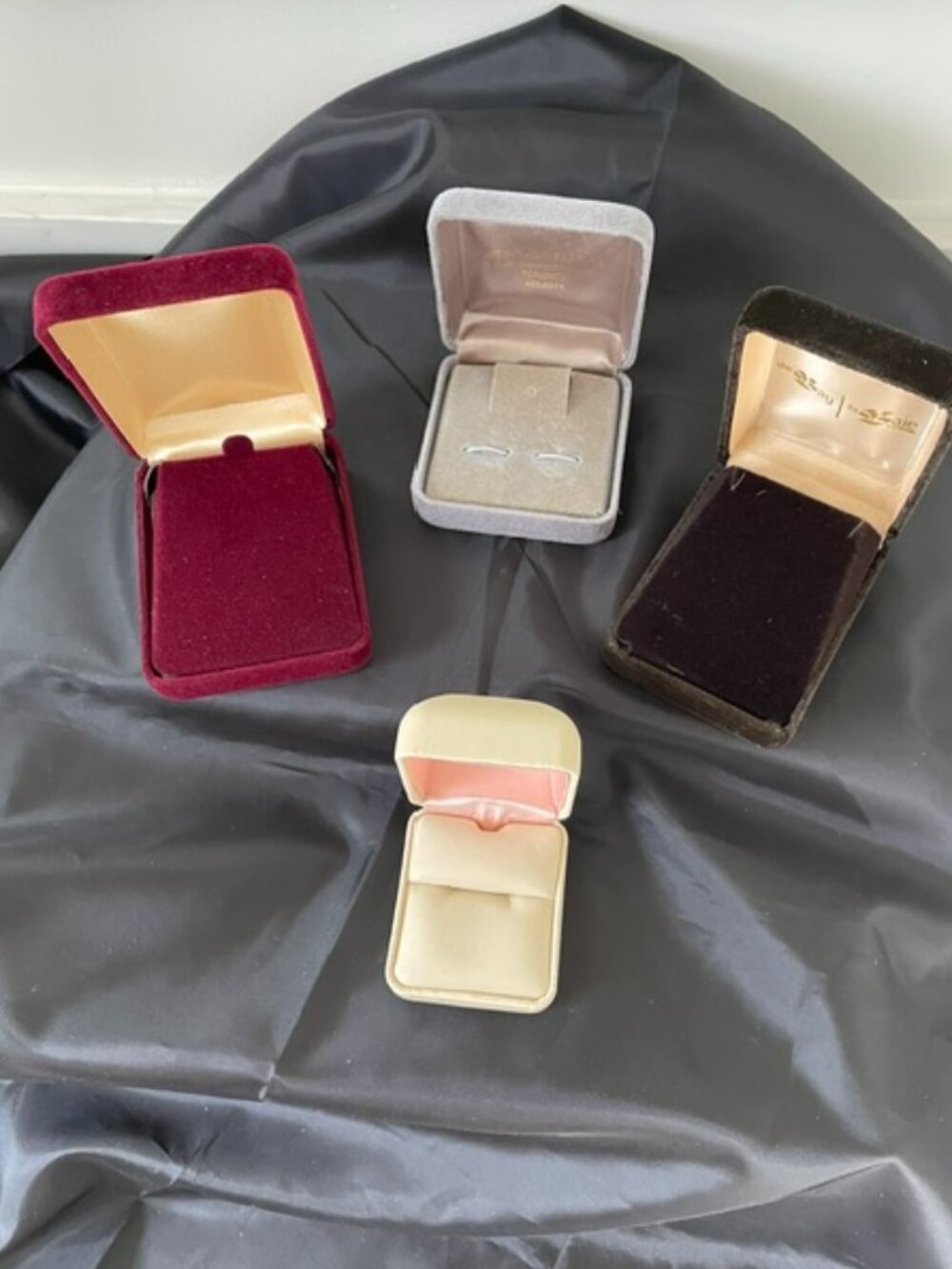 4- VTG Luxury Square Jewelry Boxes   velvet /leather  - different colours